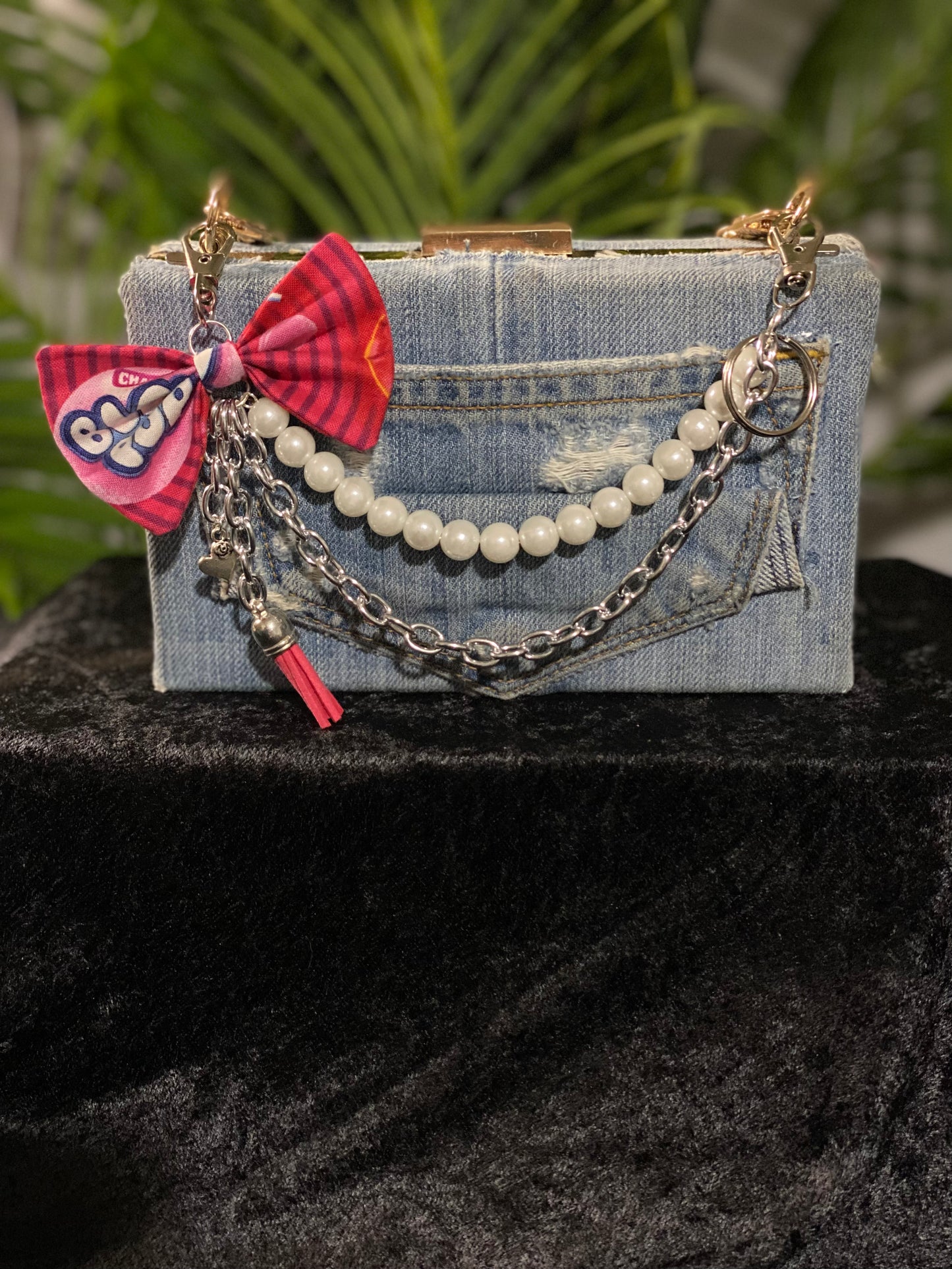 Bubblegum Bow Pearl Charm