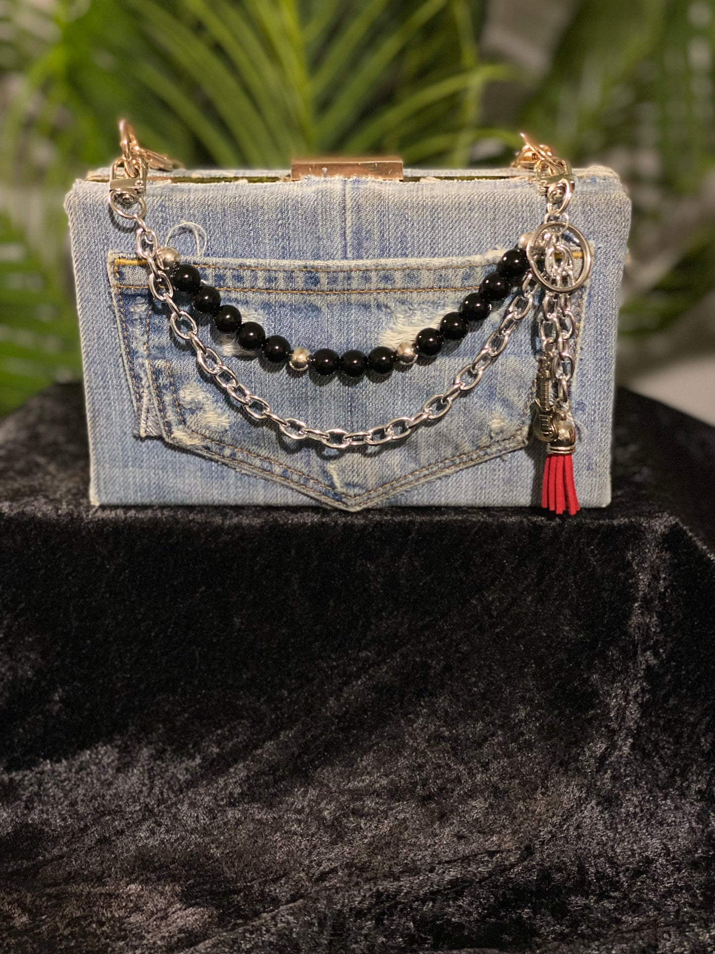 Silver Luxe Charm – Classic Noir