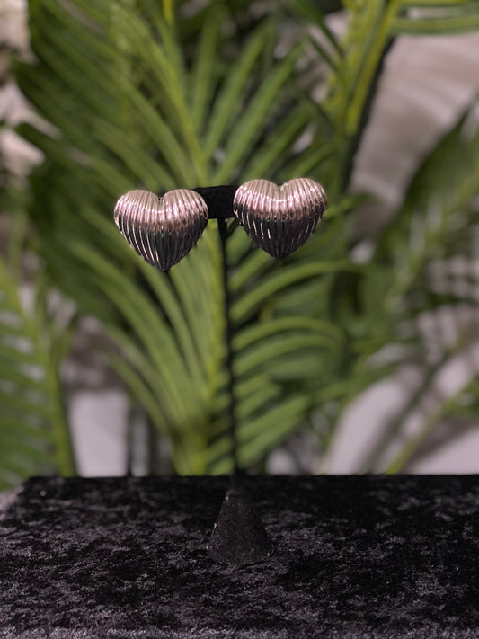 Ribbed Heart Stud Earrings